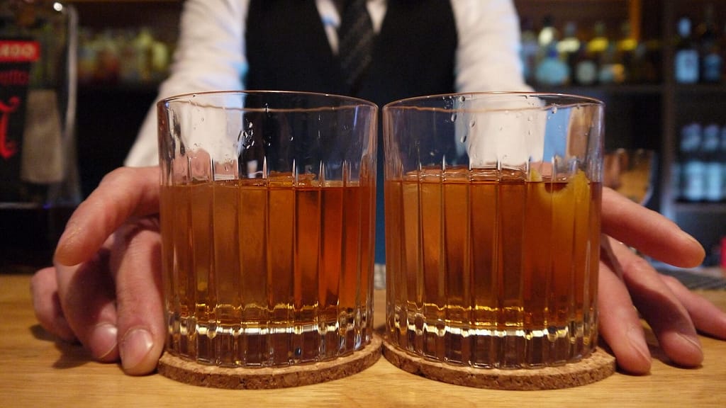 The current image has no alternative text. The file name is: cocktail-654445_1920-e1764330133802.jpg